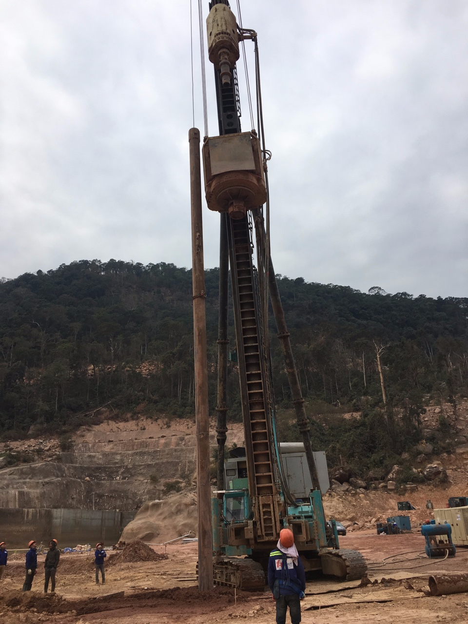  An Huy thi công Đê quây hạ lưu Dự án thủy điện Namthuen 1- Laos
